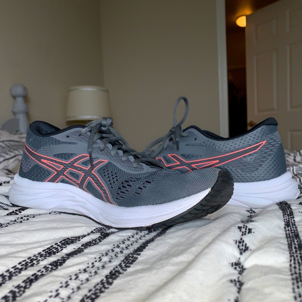 ASICS gel excite running shoes